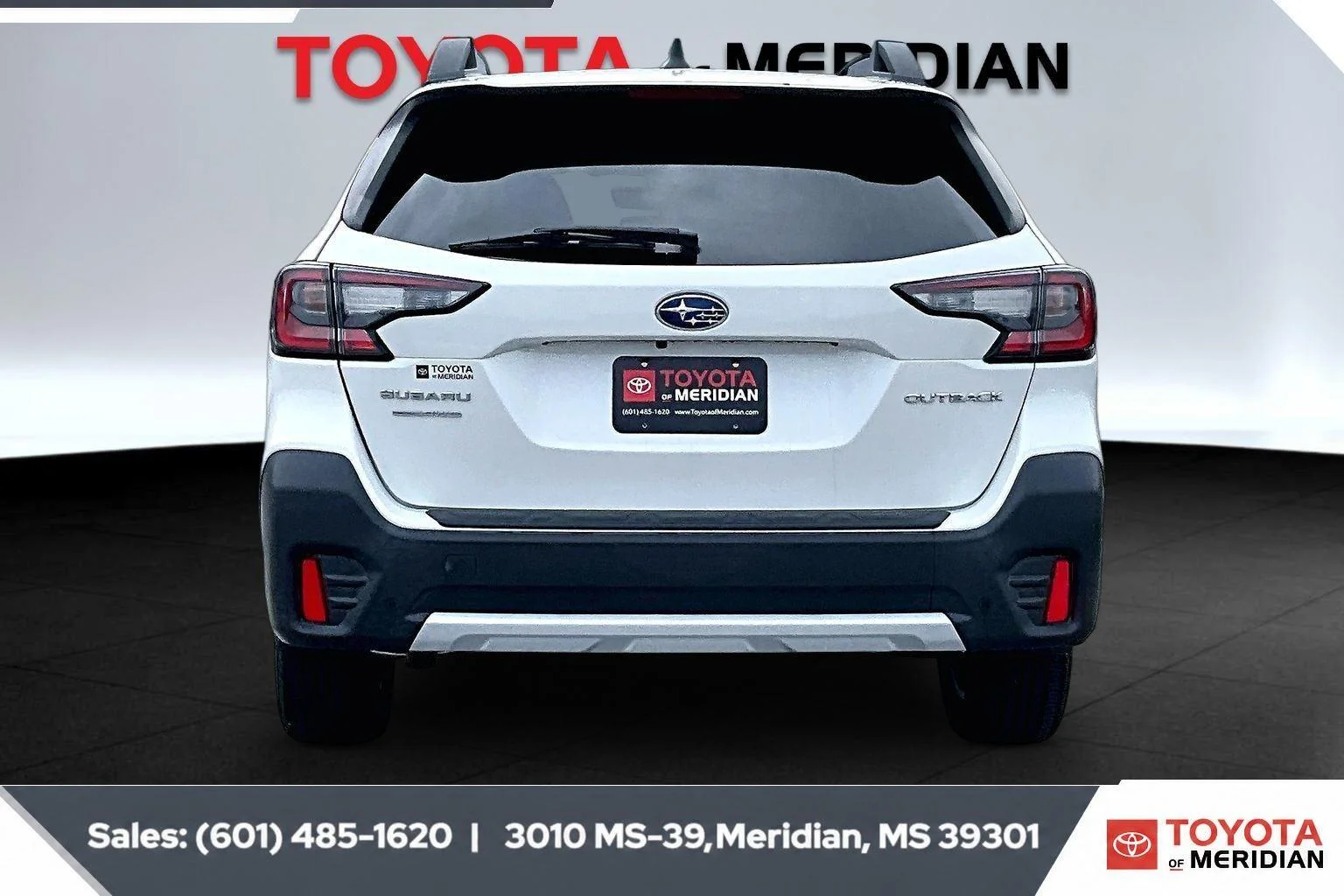 Used 2022 White Pearl Subaru Limited image 4