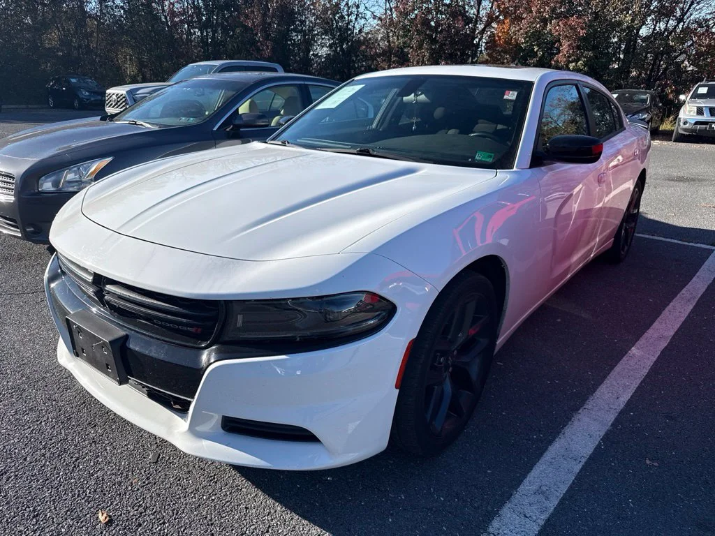 Used 2023 White Dodge SXT image 2