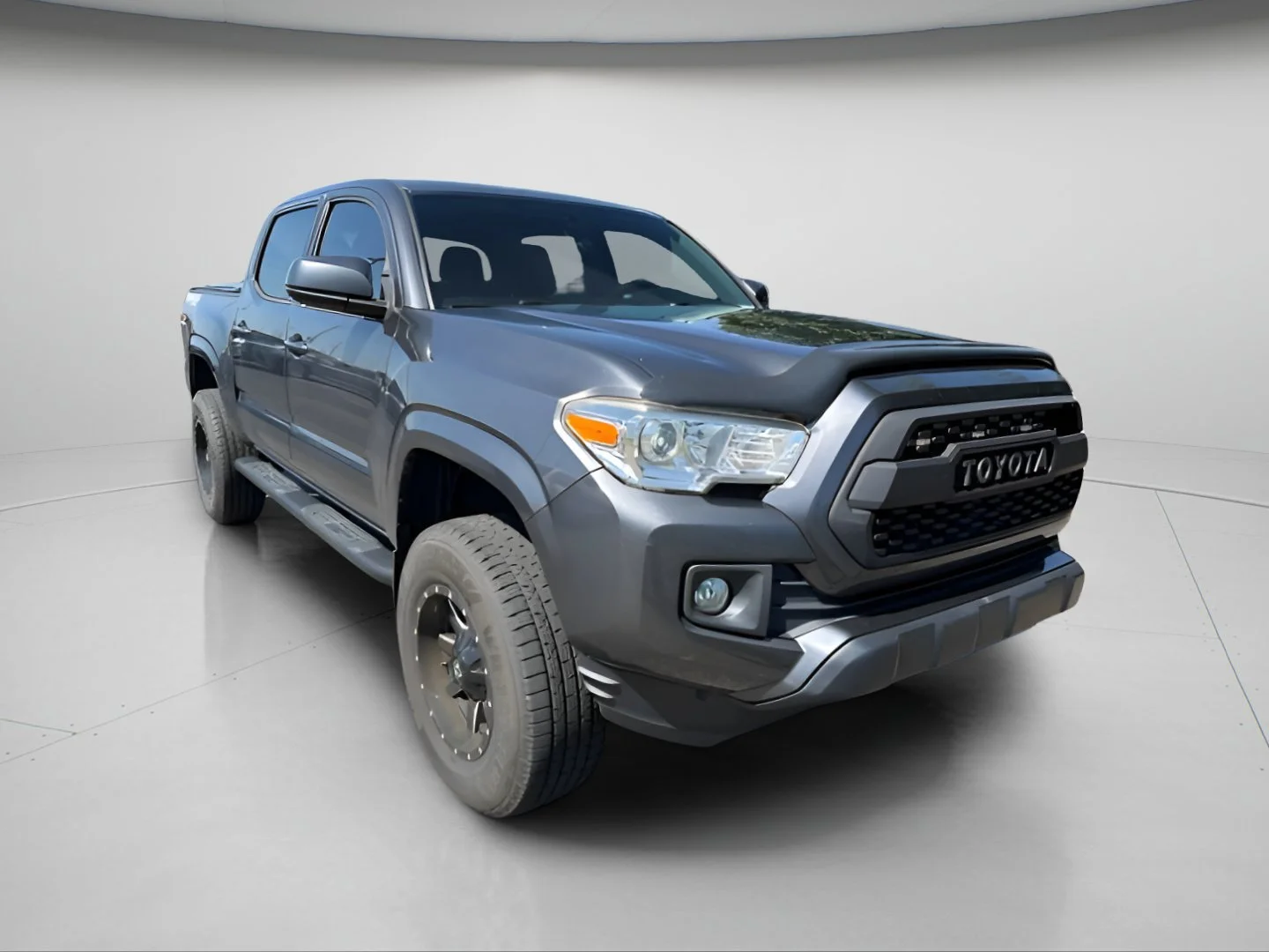 Used 2017 Magnetic Gray Metallic Toyota SR5 image 4