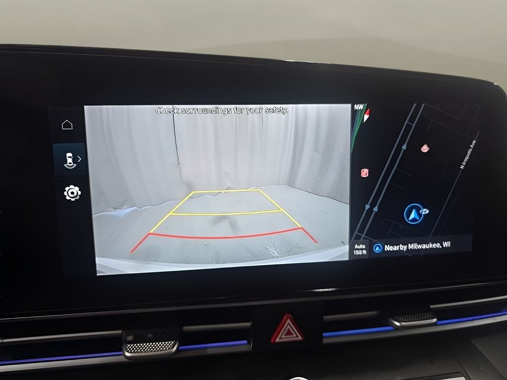Used 2025 White Hyundai SEL Convenience image 26