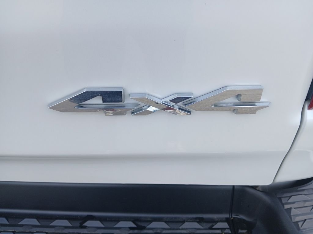 Used 2022 White Ram Laramie image 11