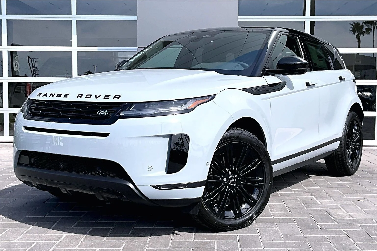 2026 Land Rover Range Rover Evoque S's photo
