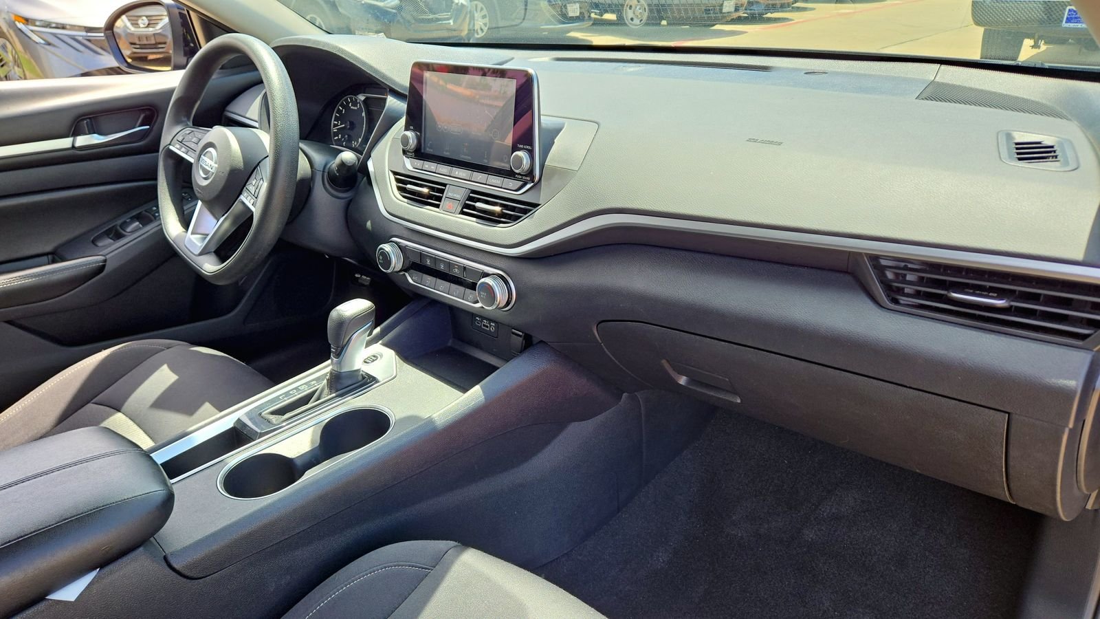 Used 2022 Black Nissan 2.5 SV image 19