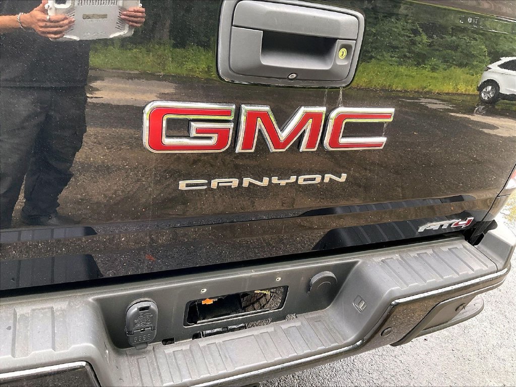 Used 2022 Black GMC AT4 w/Leather image 29