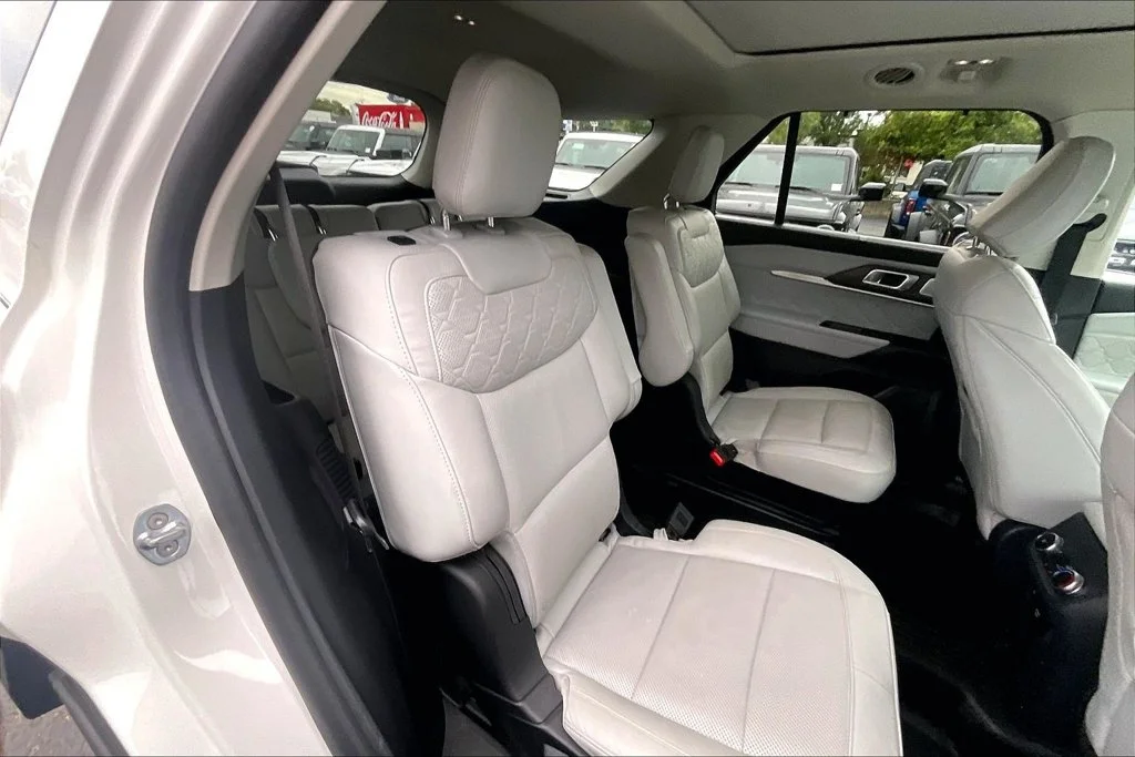 Certified Used 2025 White Metallic Ford Platinum image 26