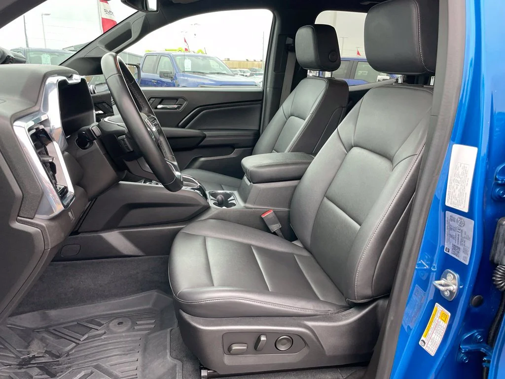 Used 2023 Blue Metallic GMC Elevation image 7