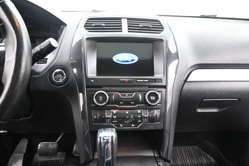 Used 2017 Ingot Silver Ford XLT image 14