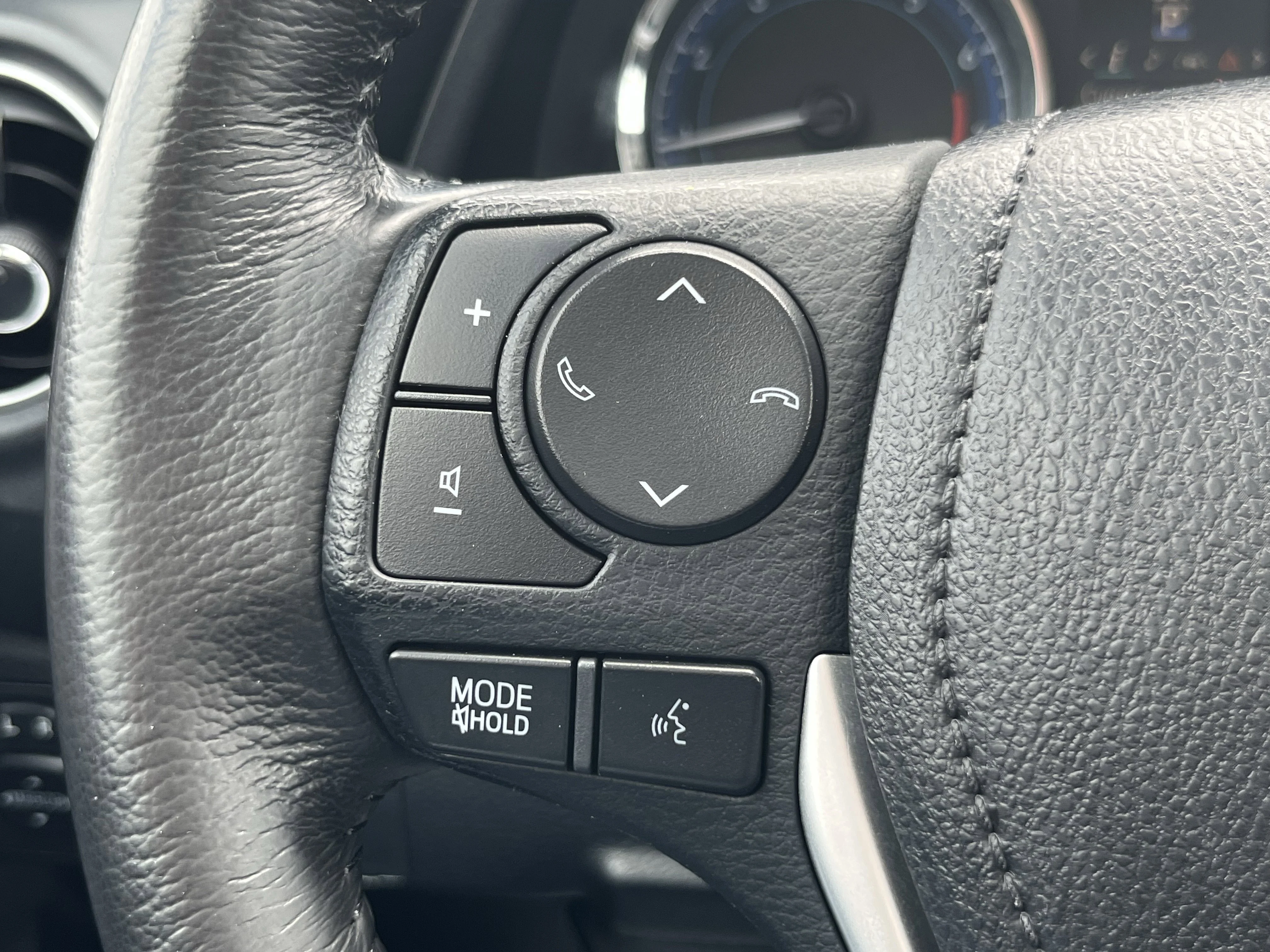 Used 2018 Classic Silver Metallic Toyota SE image 23