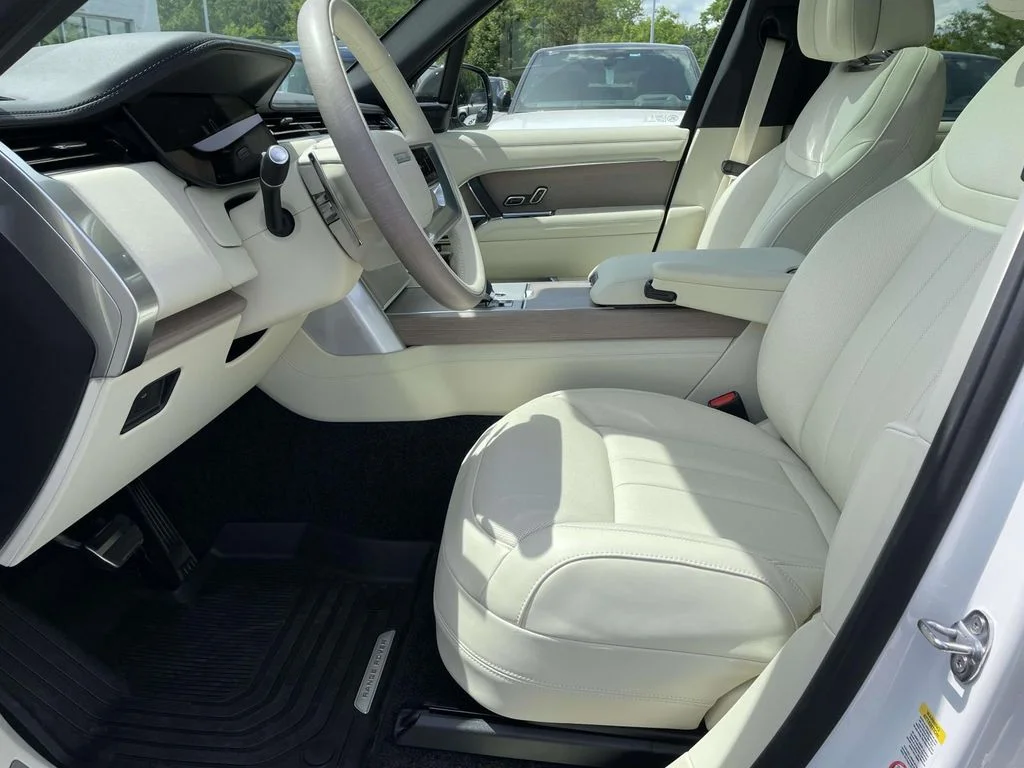 New 2026 Ostuni Pearl White Land Rover Autobiography image 15