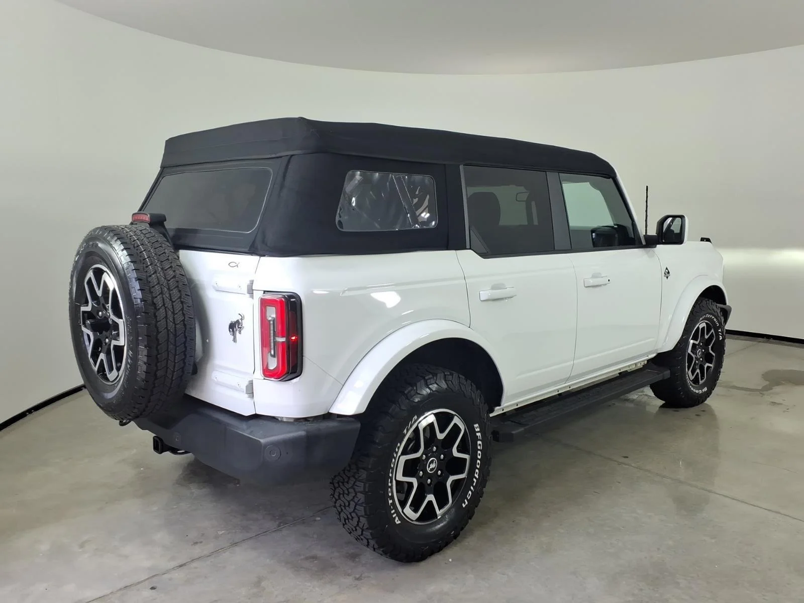 Used 2022 Oxford White Ford Outer Banks Advanced image 2