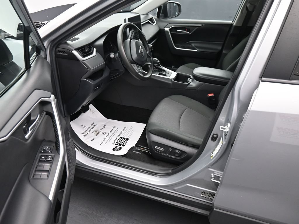 2023 Toyota RAV4 XLE - Photo 15