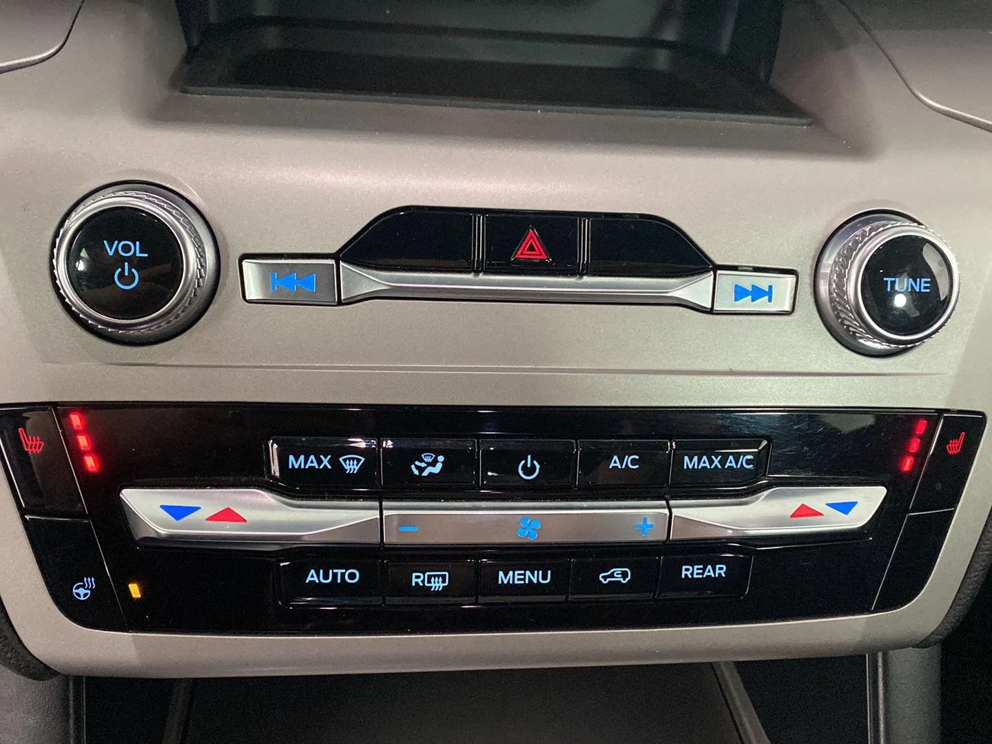 Used 2023 Silver Metallic Ford XLT image 5