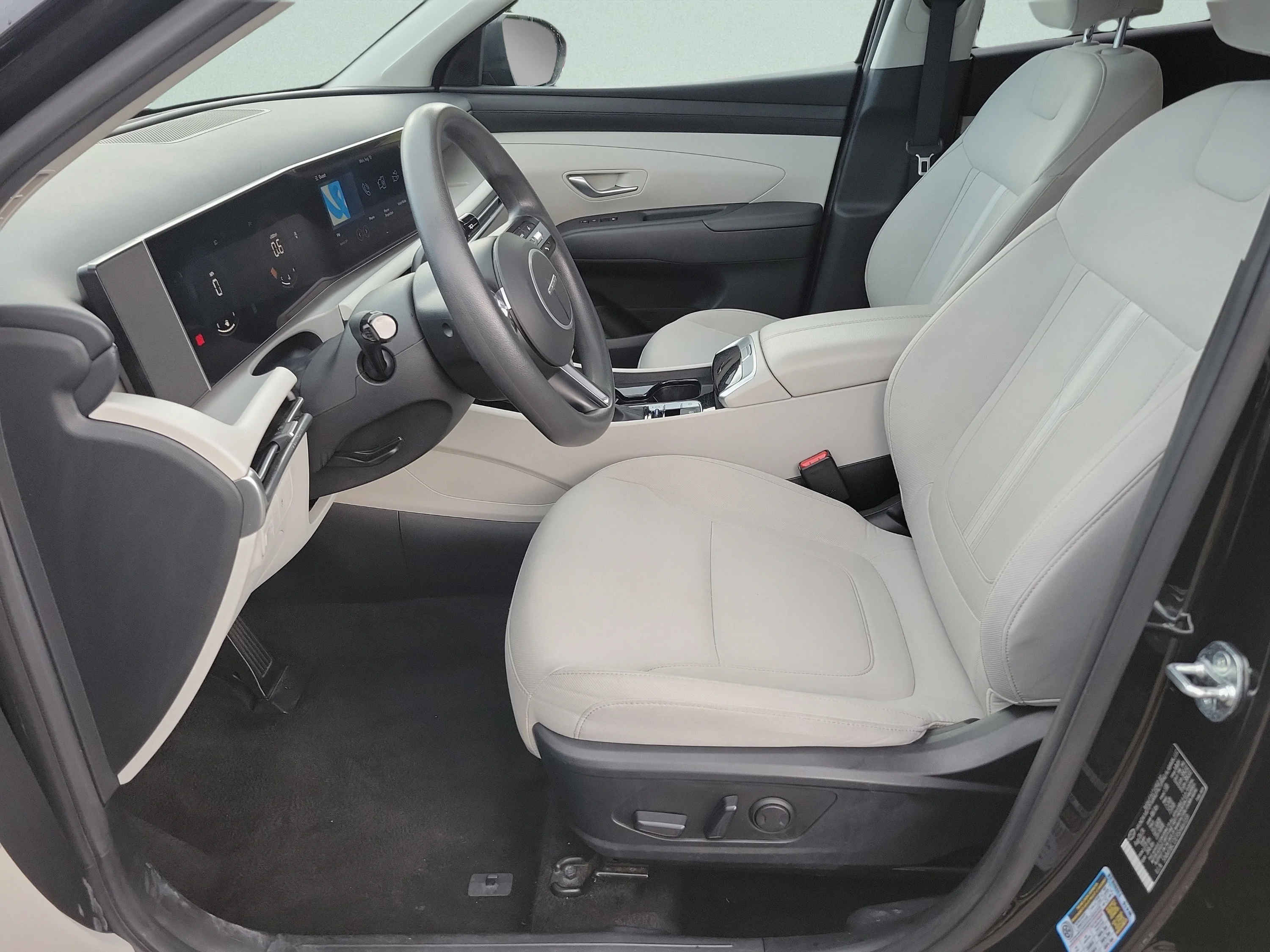 Used 2025 Phantom Black Hyundai SEL image 21