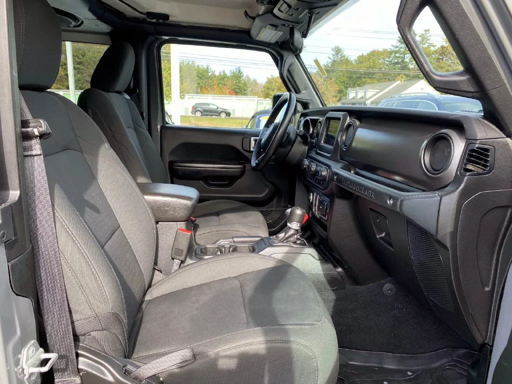 Used 2019 Gray Clearcoat Jeep Sport S image 24