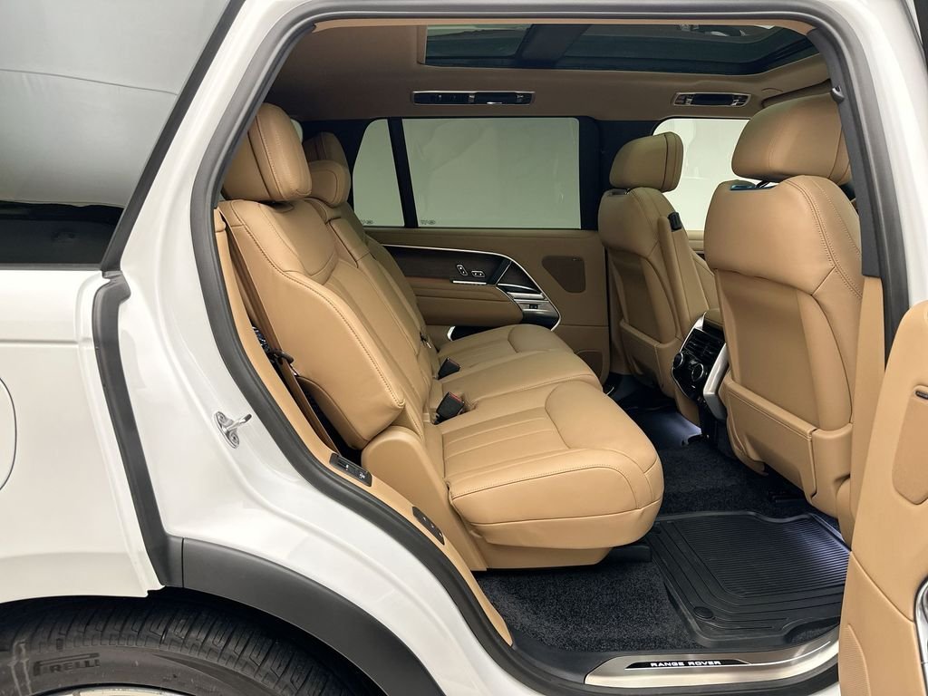 New 2026 Fuji White Land Rover SE image 7