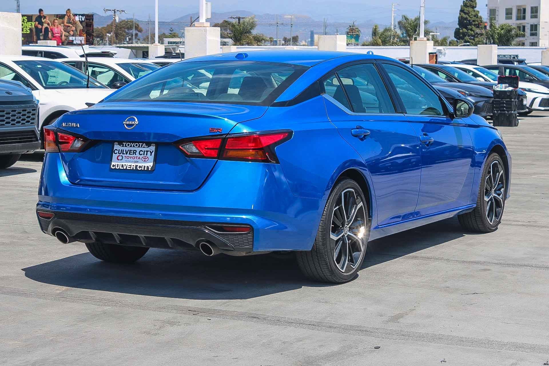 2025 Nissan Altima SR - Photo 8