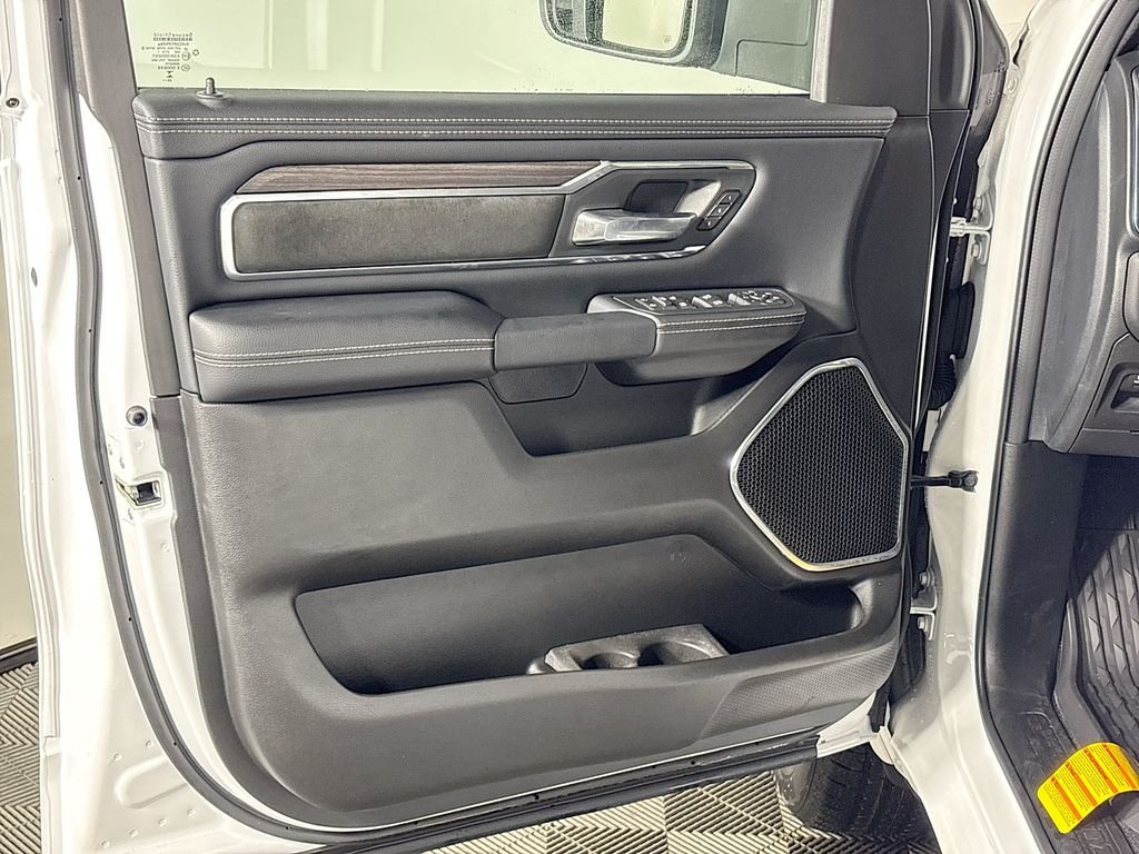 New 2026 Ivory White Tri-Coat Pearl-Coat Exterior Paint RAM Laramie image 10