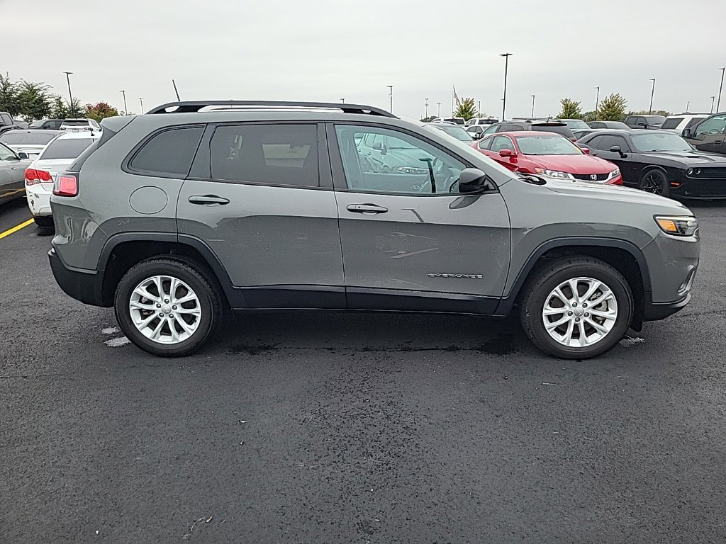 Used 2022 Gray Jeep Latitude Lux image 5