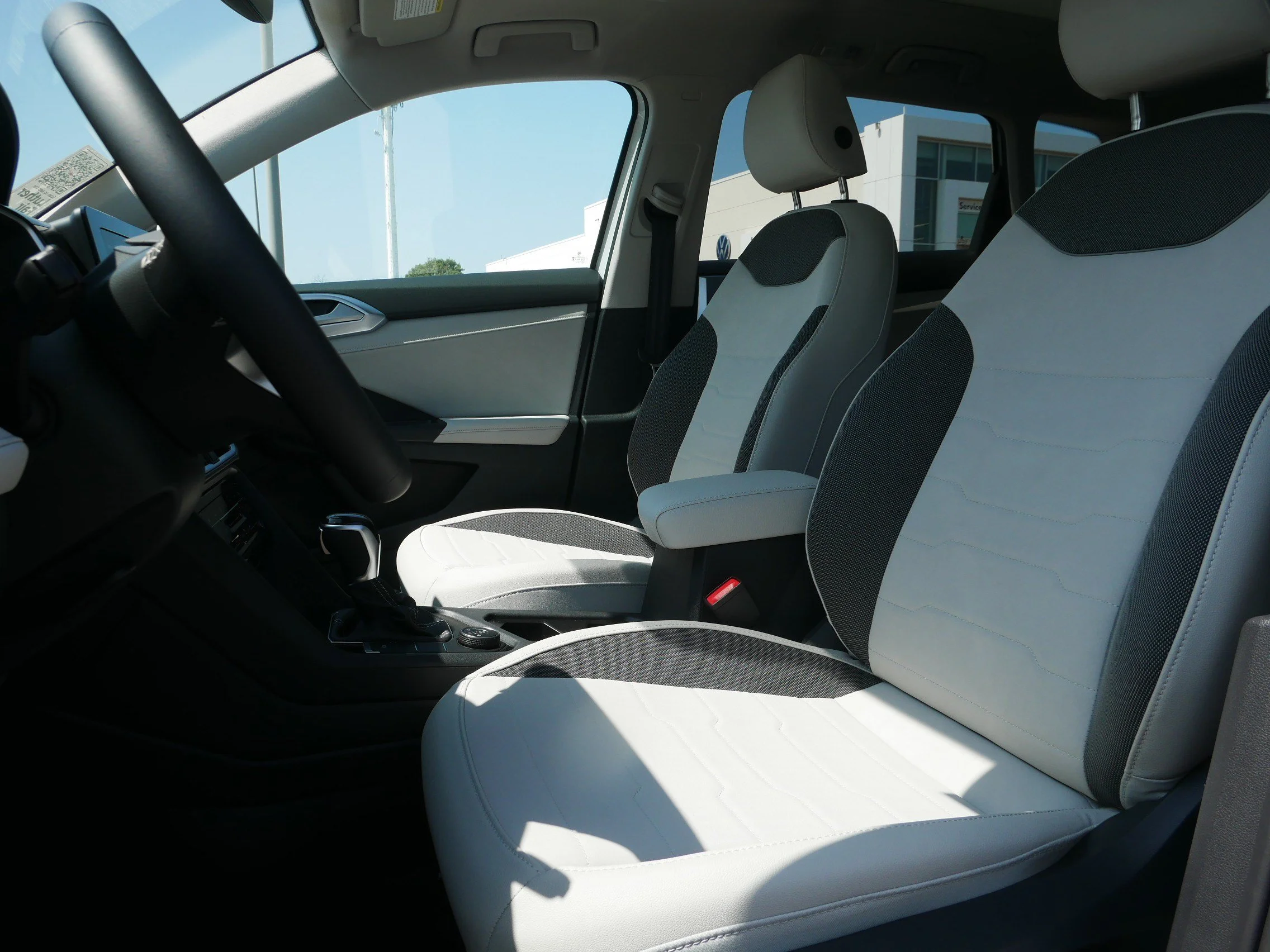 New 2026 Pure White Volkswagen SE image 4