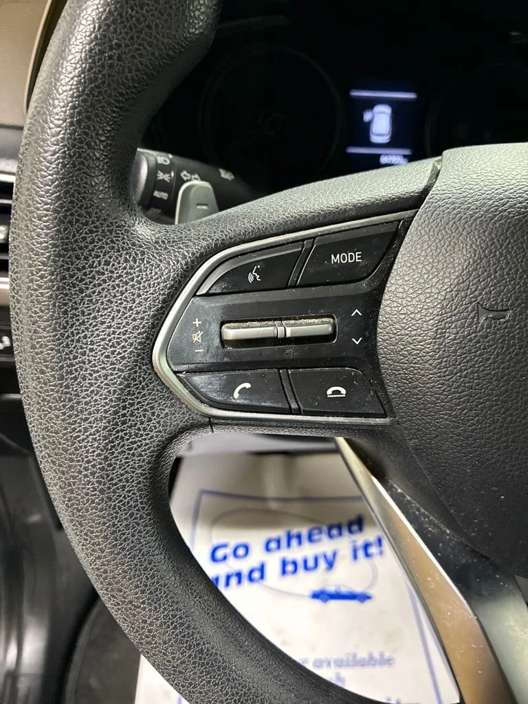 Used 2022 Black Hyundai SE image 13