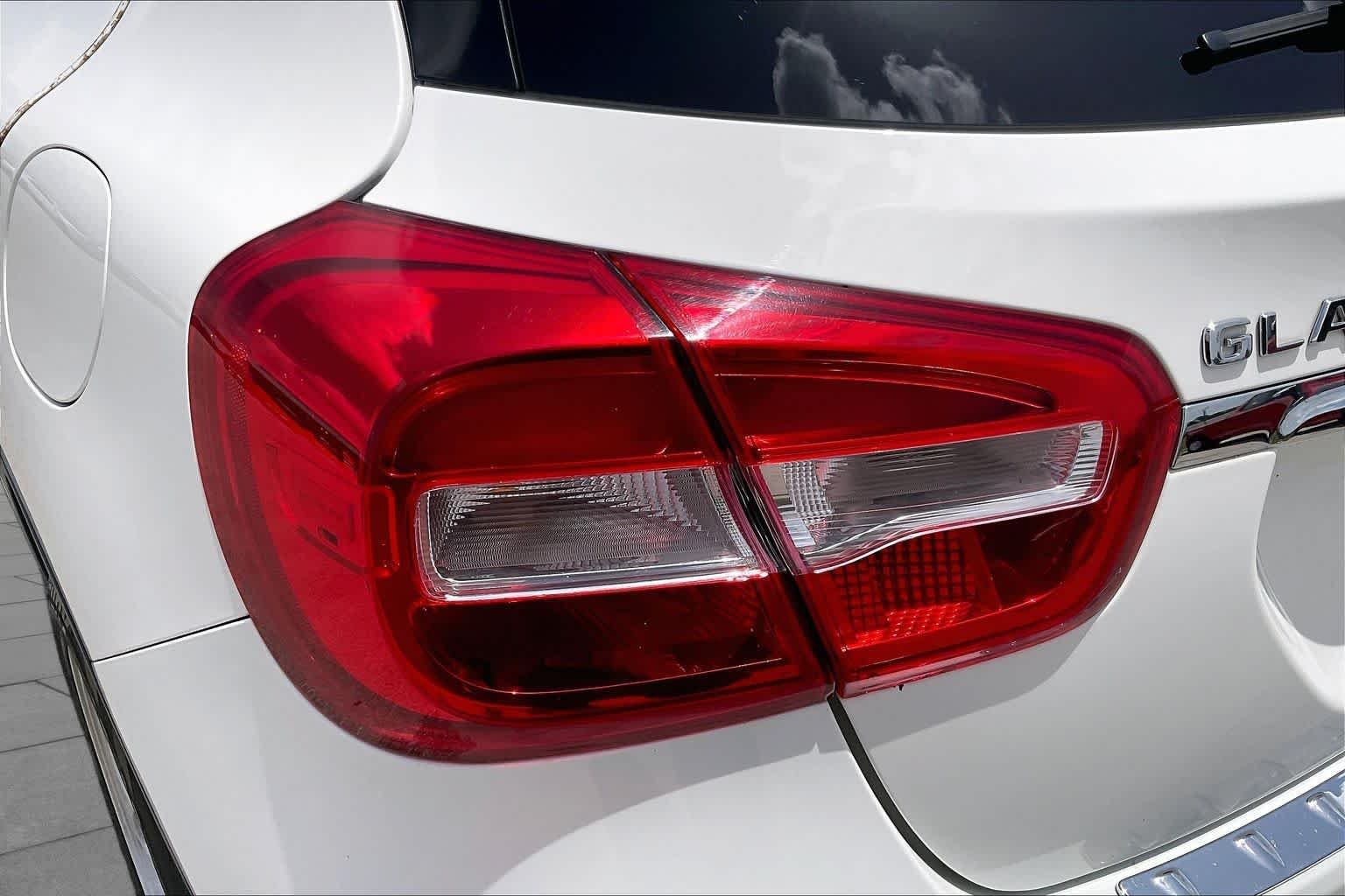 Used 2019 Polar White Mercedes-Benz GLA 250 image 28