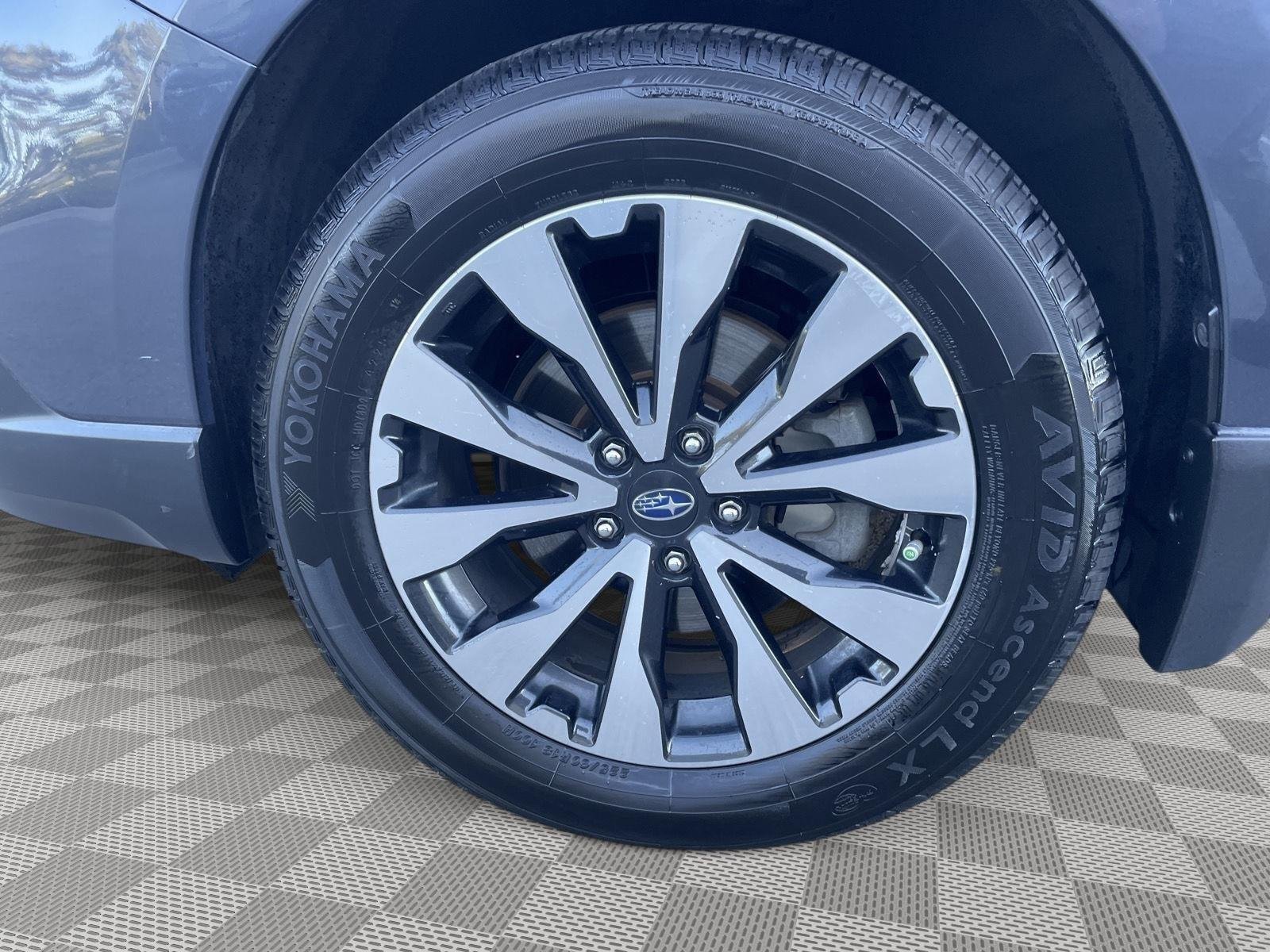 Used 2017 Carbide Gray Metallic Subaru Limited image 19