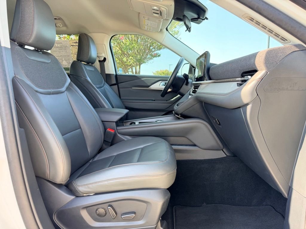 Used 2025 White Ford Active image 14