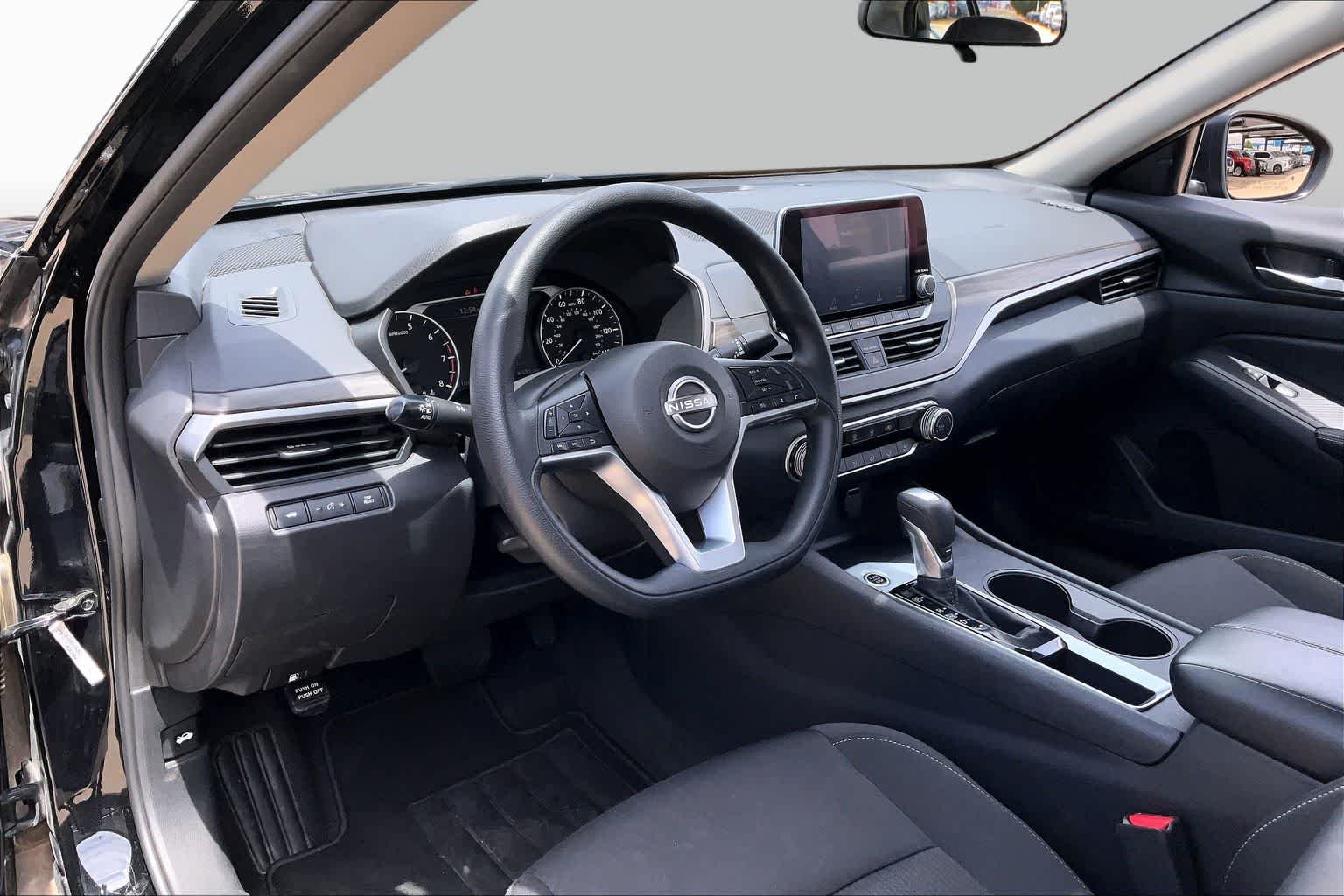 Used 2025 Super Black Nissan SV image 14