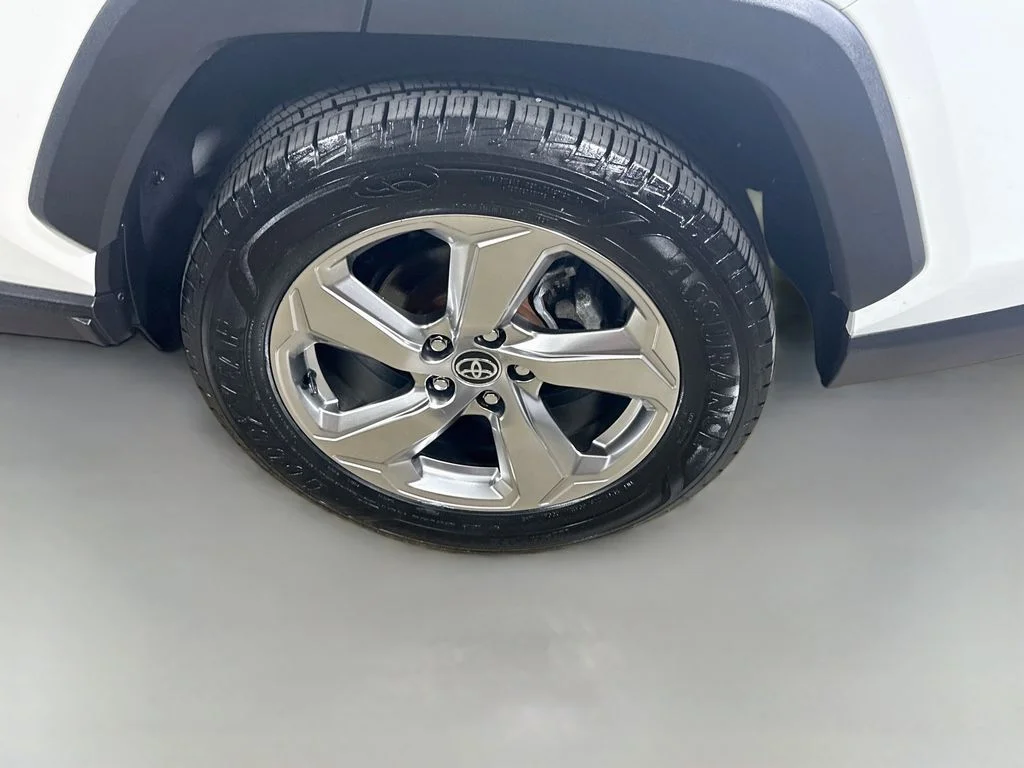 Certified Used 2021 Blizzard Pearl Toyota Hybrid XLE Premium image 9