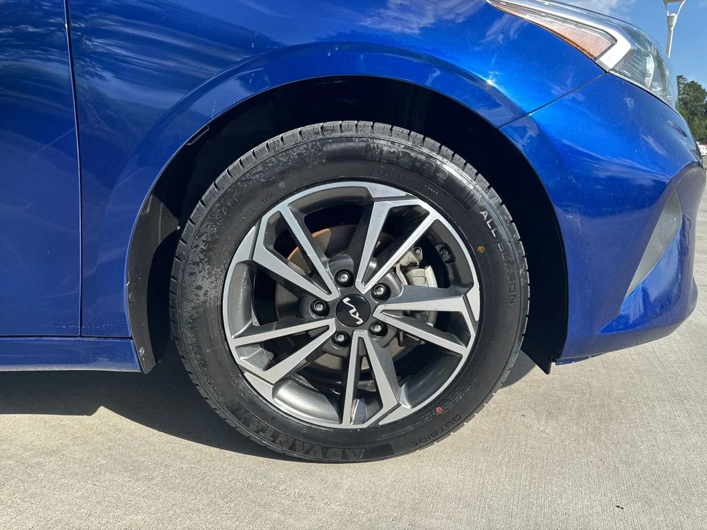 Used 2023 Deep Sea Blue Kia LXS image 11