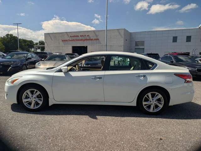 Used 2014 White Nissan 2.5 SV image 2