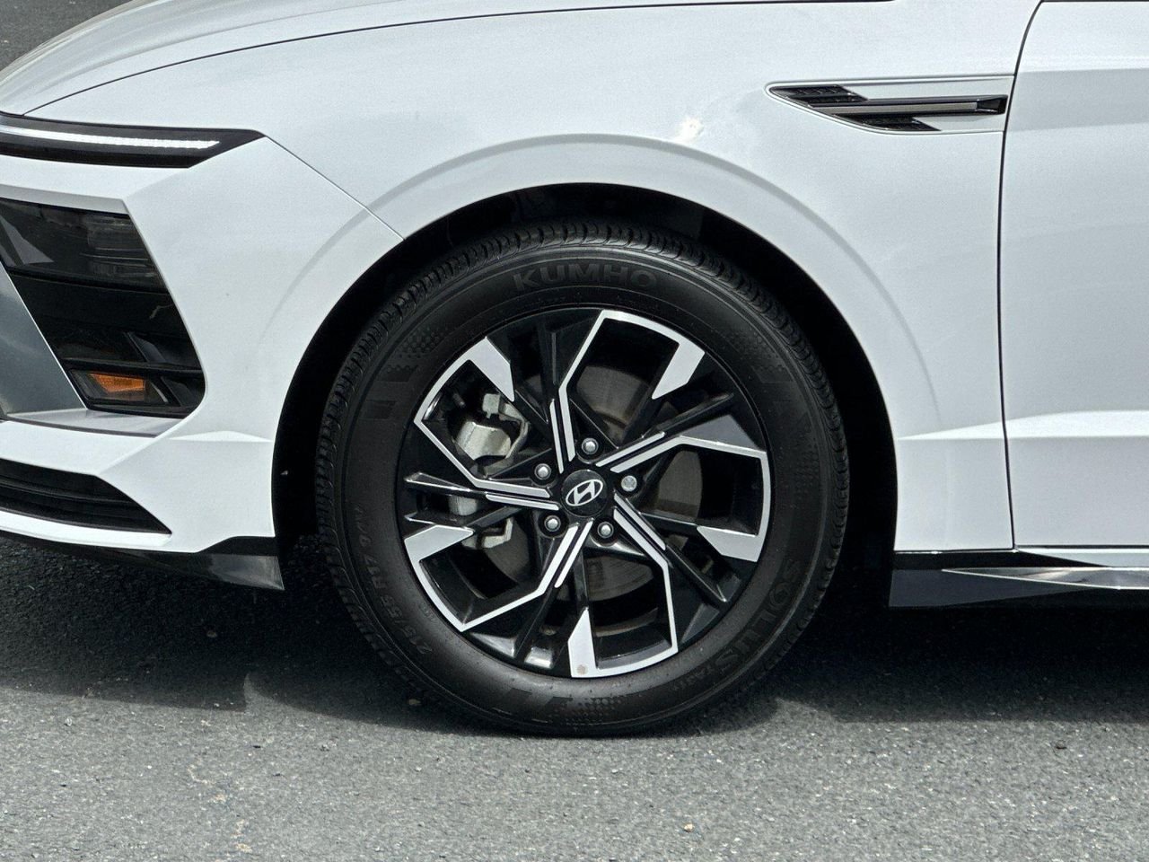 New 2025 White Hyundai SEL image 23