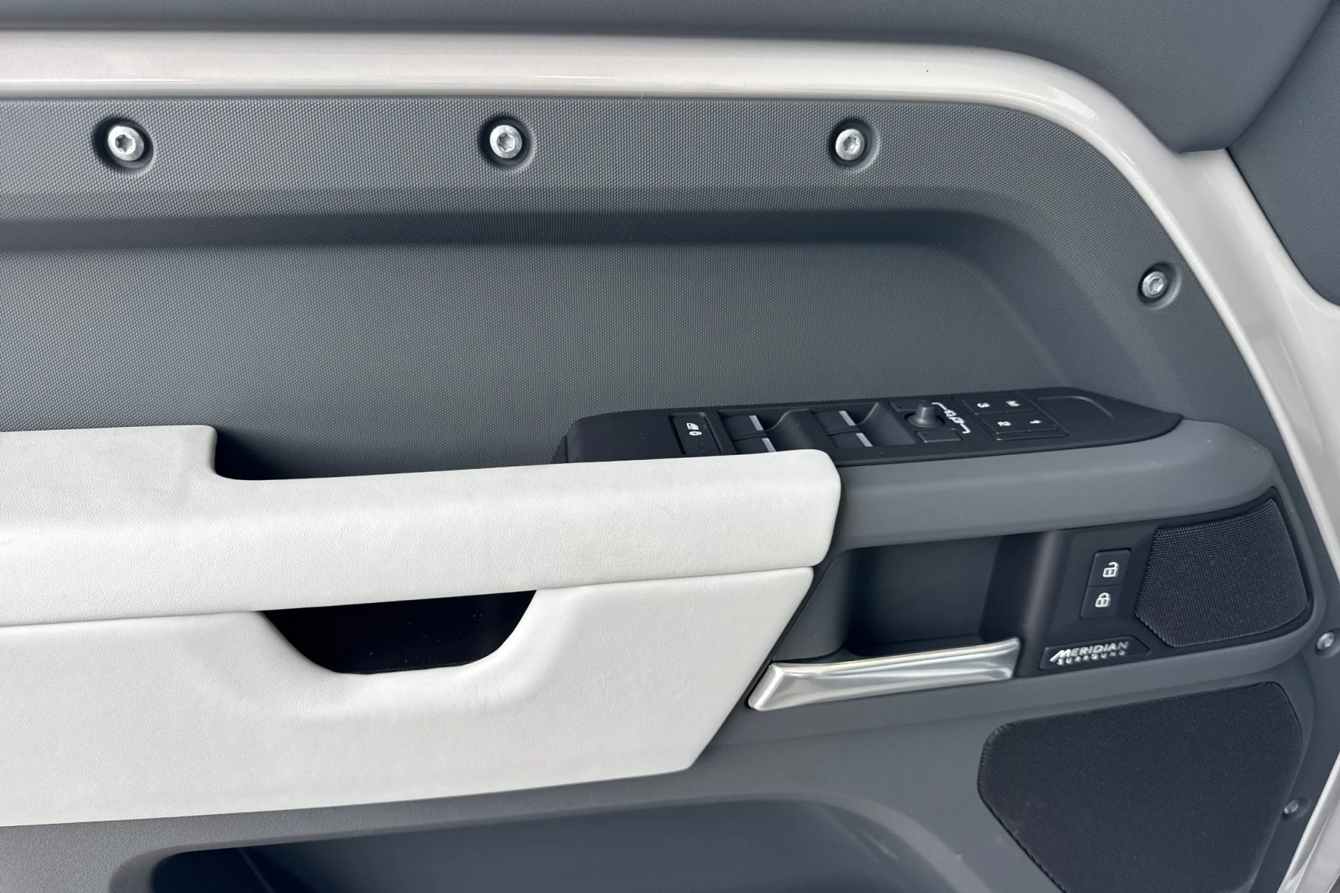 New 2026 Borasco Grey Land Rover X-Dynamic SE image 14