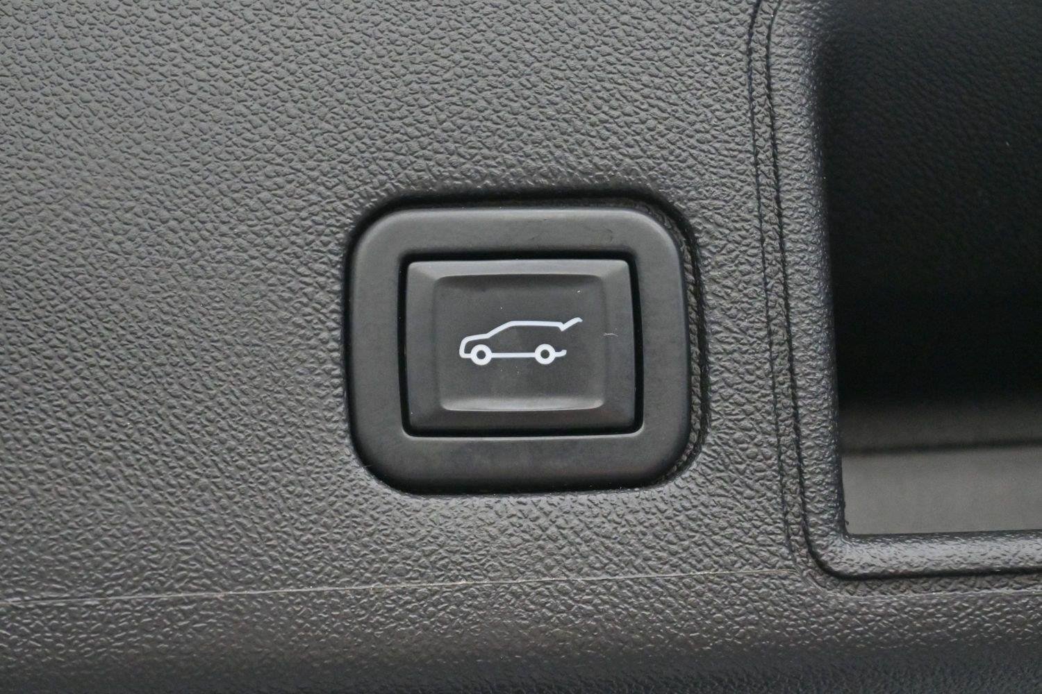 Used 2022 Summit White GMC AT4 image 10