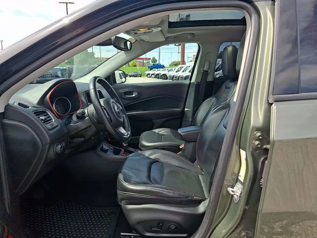 Used 2018 Green Jeep Trailhawk image 13