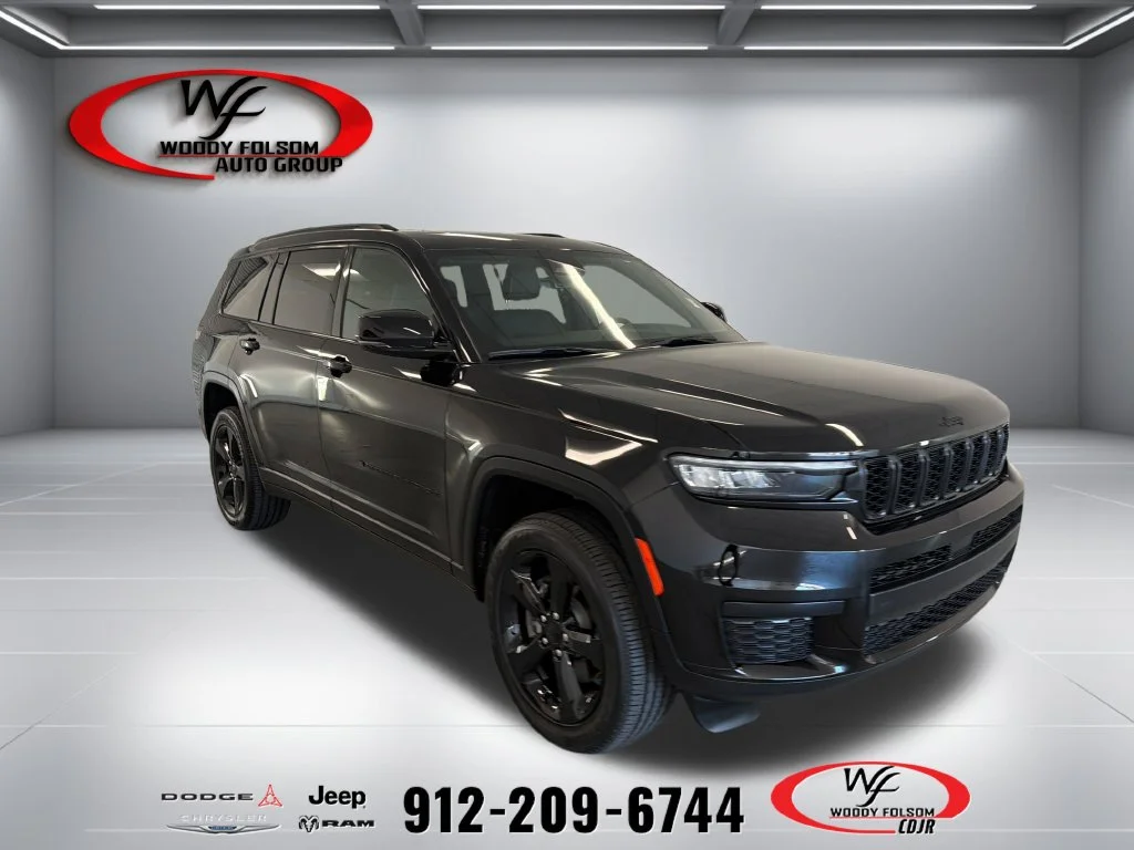 Used 2025 Black Jeep Altitude X image 1