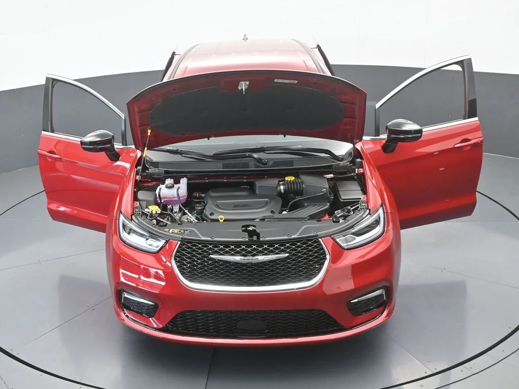 New 2026 Red Hot Pearl-Coat Exterior Paint Chrysler Select image 68