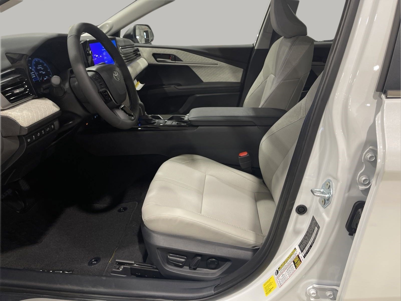 Used 2025 White Toyota XLE image 12