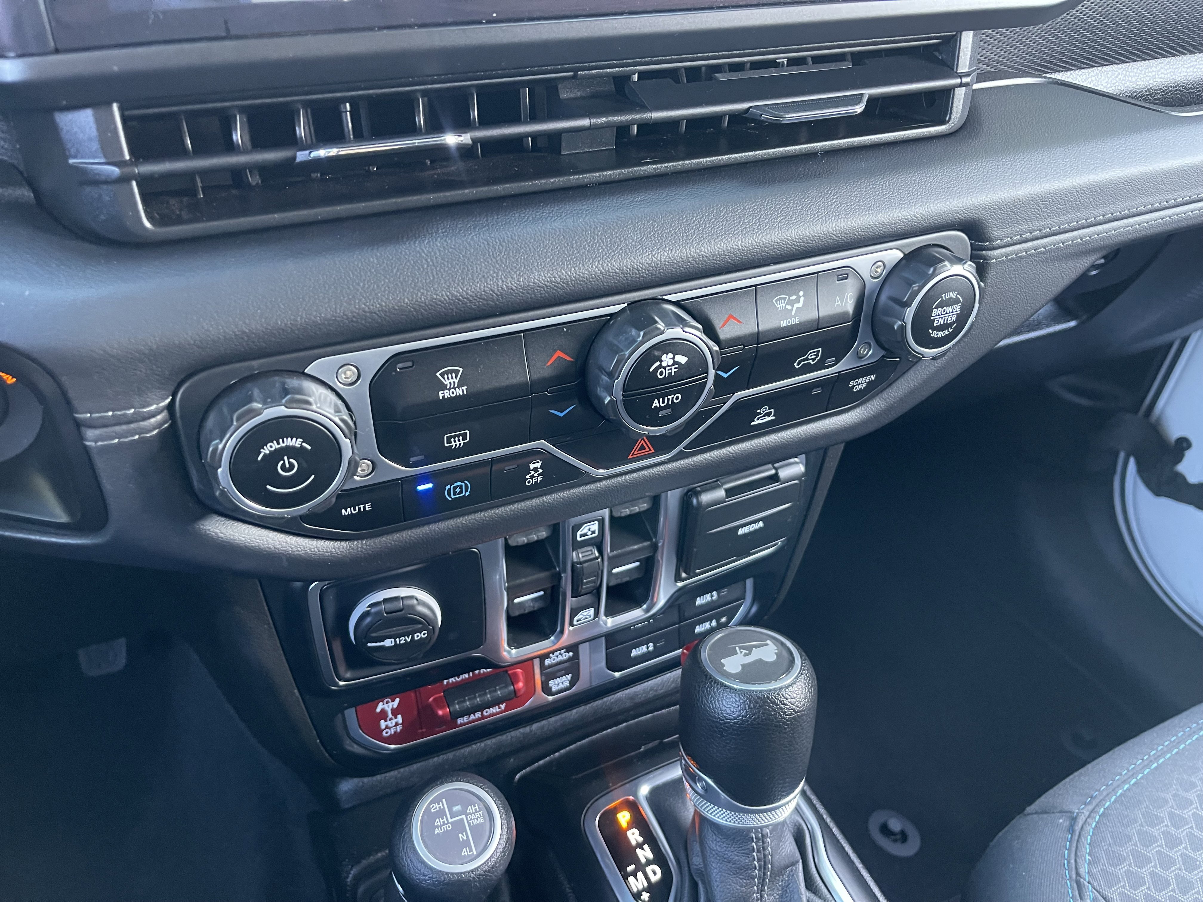 Used 2024 White/off-white Jeep Rubicon 4xe image 29