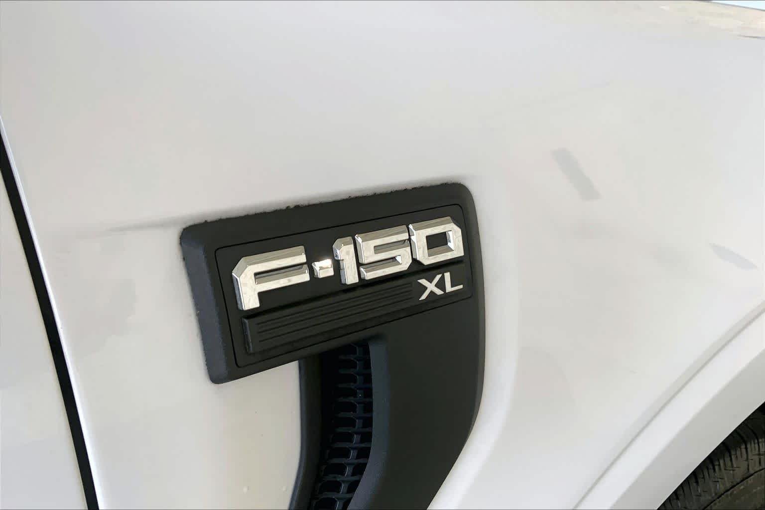 Used 2023 Oxford White Ford XL image 9