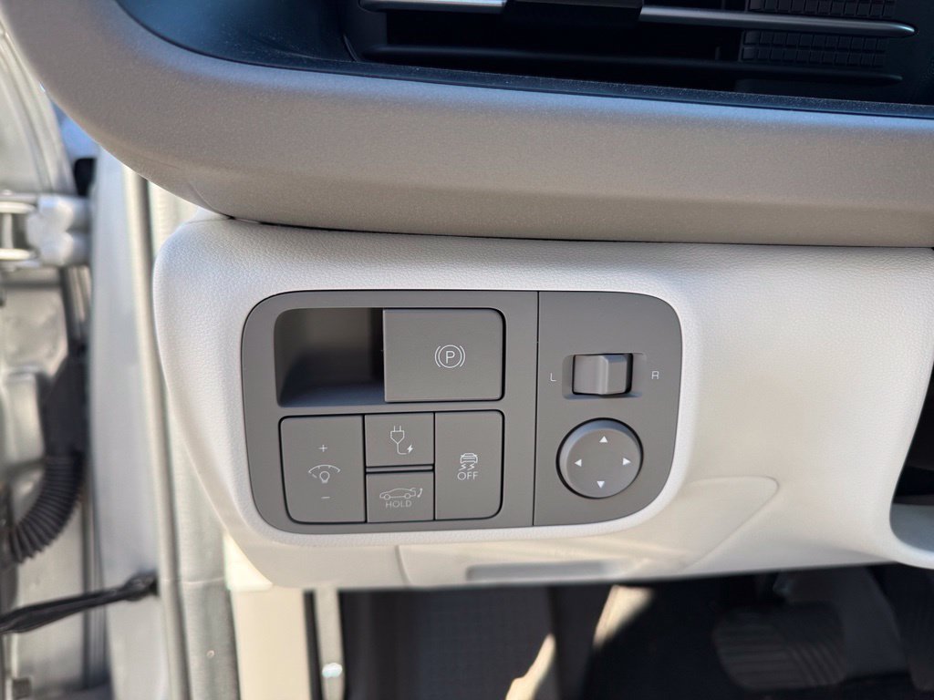 Used 2025 Curated Silver Hyundai SEL image 17
