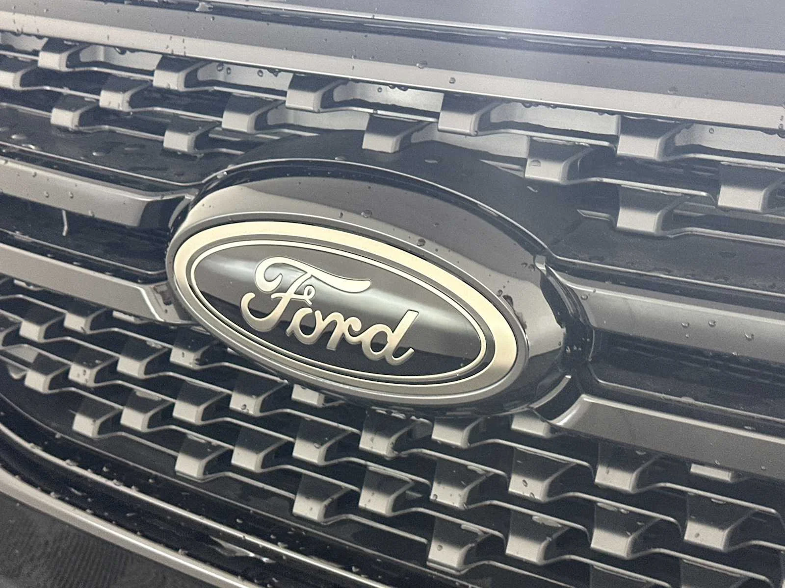 New 2025 Shadow Black Ford XLT image 15