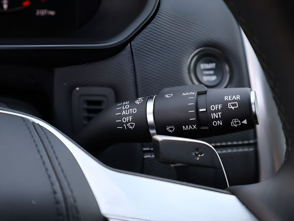 New 2026 Fuji White Land Rover Dynamic SE image 35