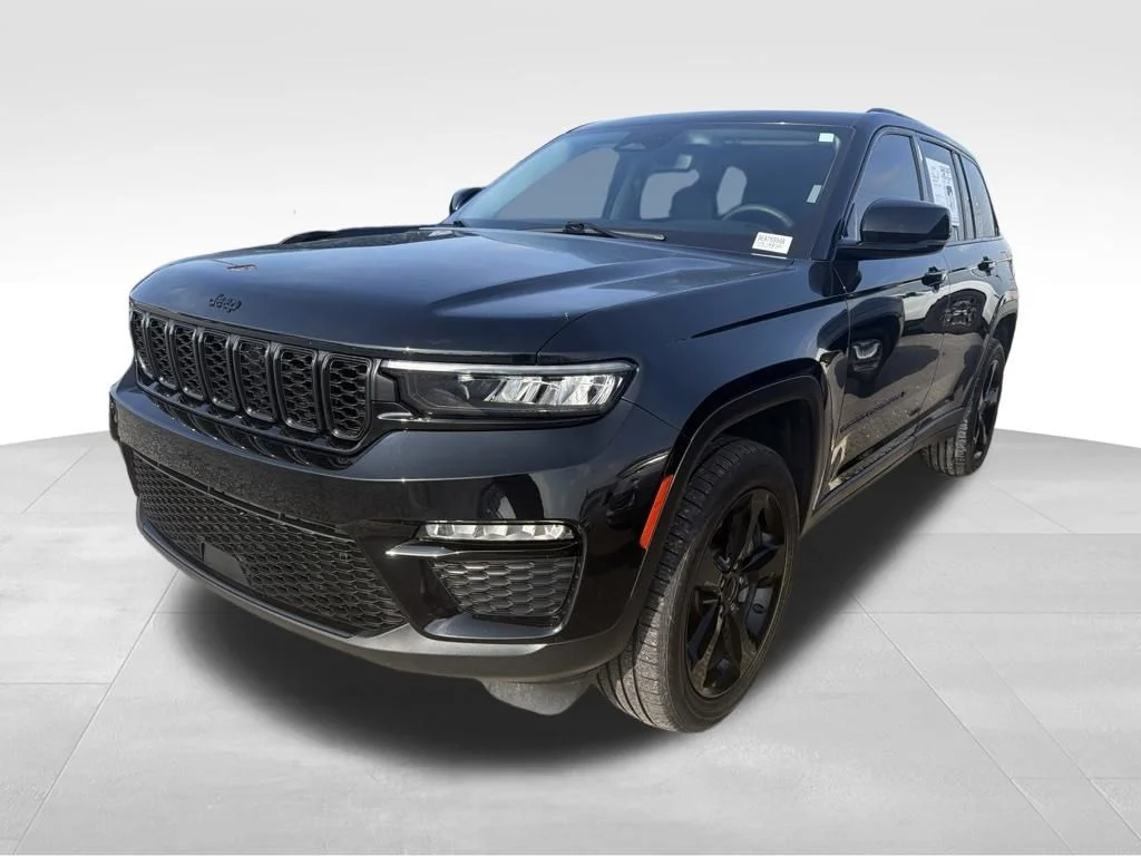 Used 2023 Diamond Black Jeep Limited image 2