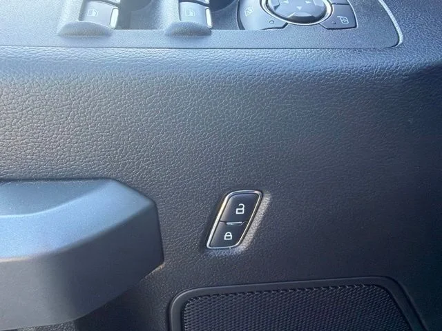 Used 2018 Lightning Blue Ford XLT image 16