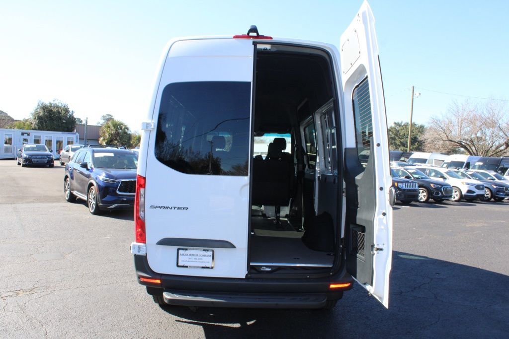 New 2026 Arctic+White Mercedes-Benz Crew 144 WB image 58