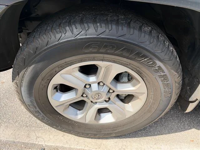 Used 2024  Toyota SR5 image 25