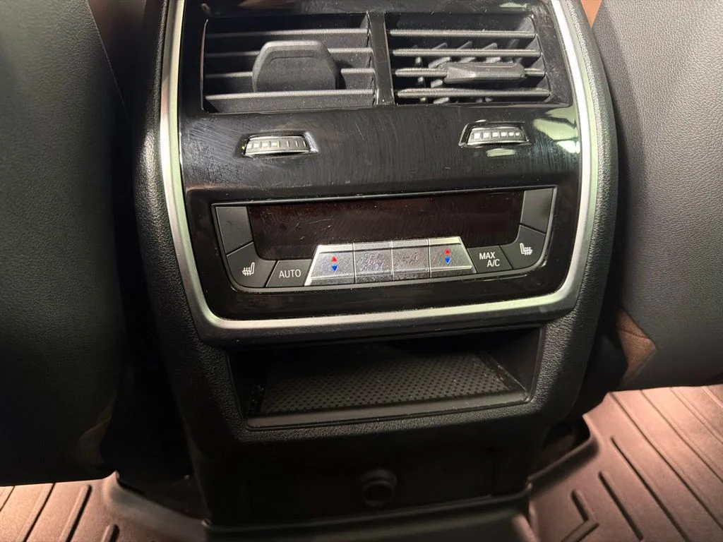Used 2019 Black BMW xDrive50i image 17