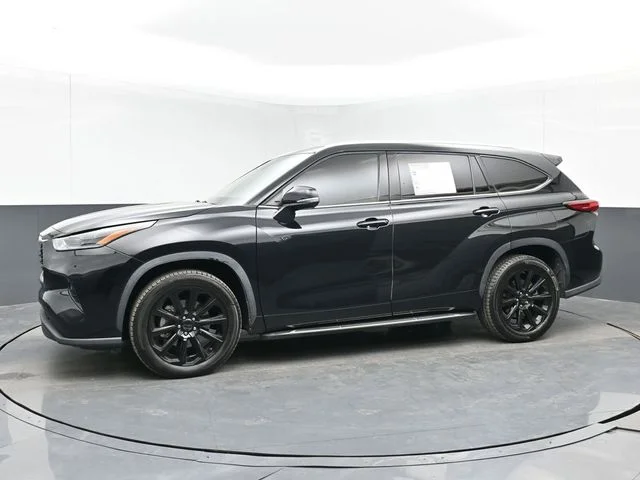 Used 2021 Black Toyota XLE image 5