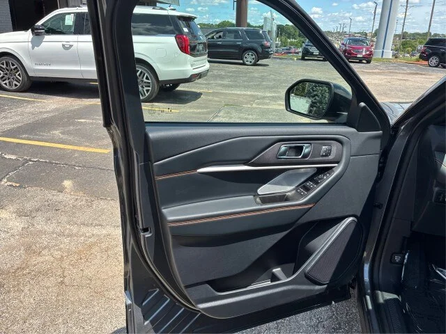 New 2026 Carbonized Gray Metallic Ford Tremor® image 43